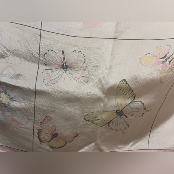 🛍️Designer Silk Vintage Scarf - Picture 8 of 11